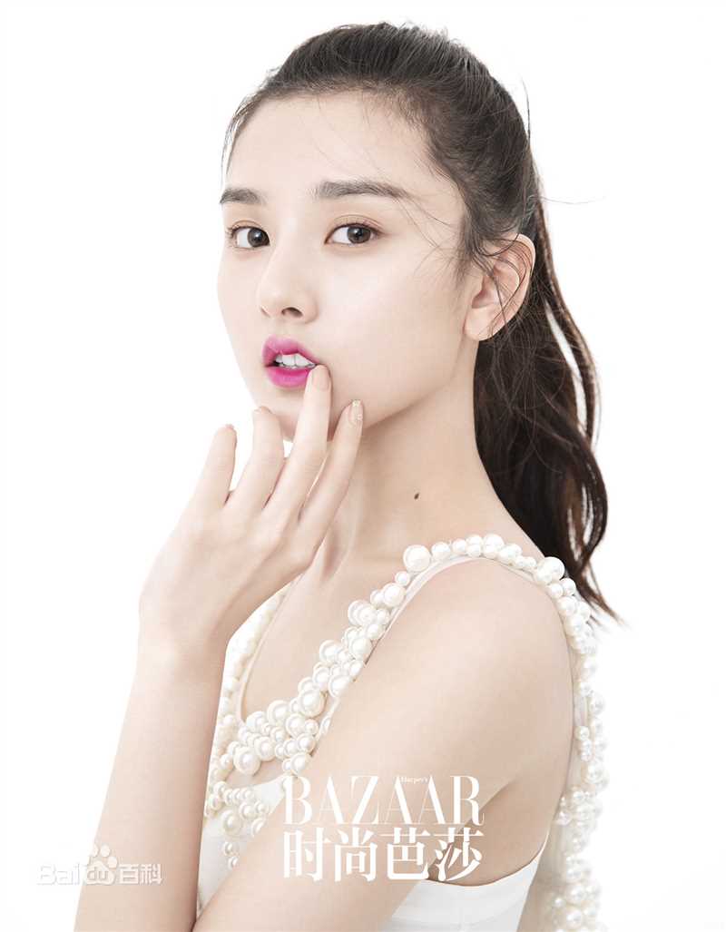 宋祖儿(lareina)在《时尚芭莎》中的