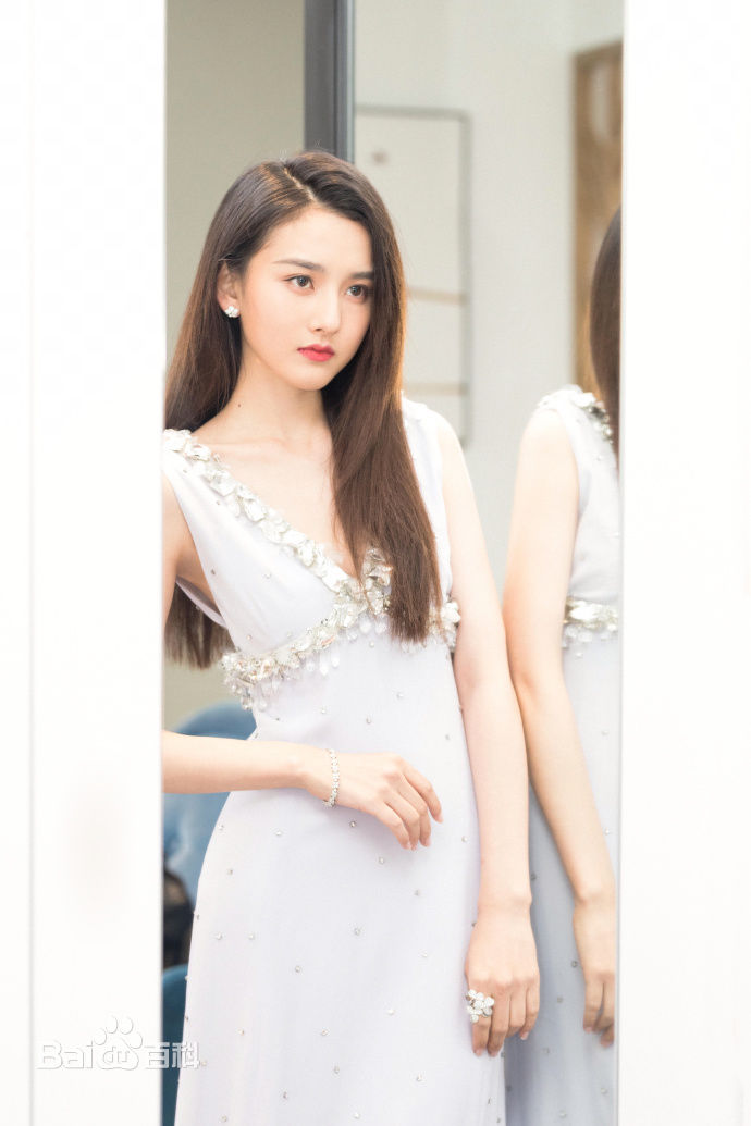 宋祖儿(lareina)芭莎明星慈善夜性感图片图集