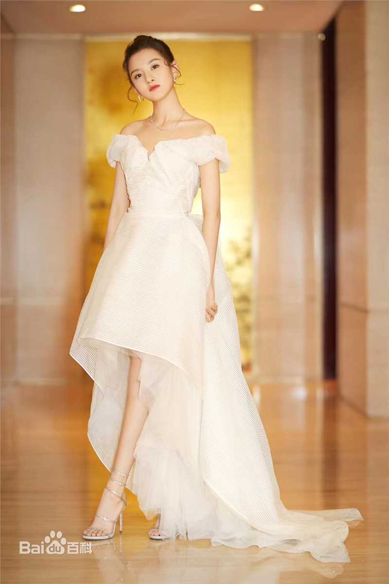 宋祖儿(lareina)芭莎明星慈善夜性感图片图集