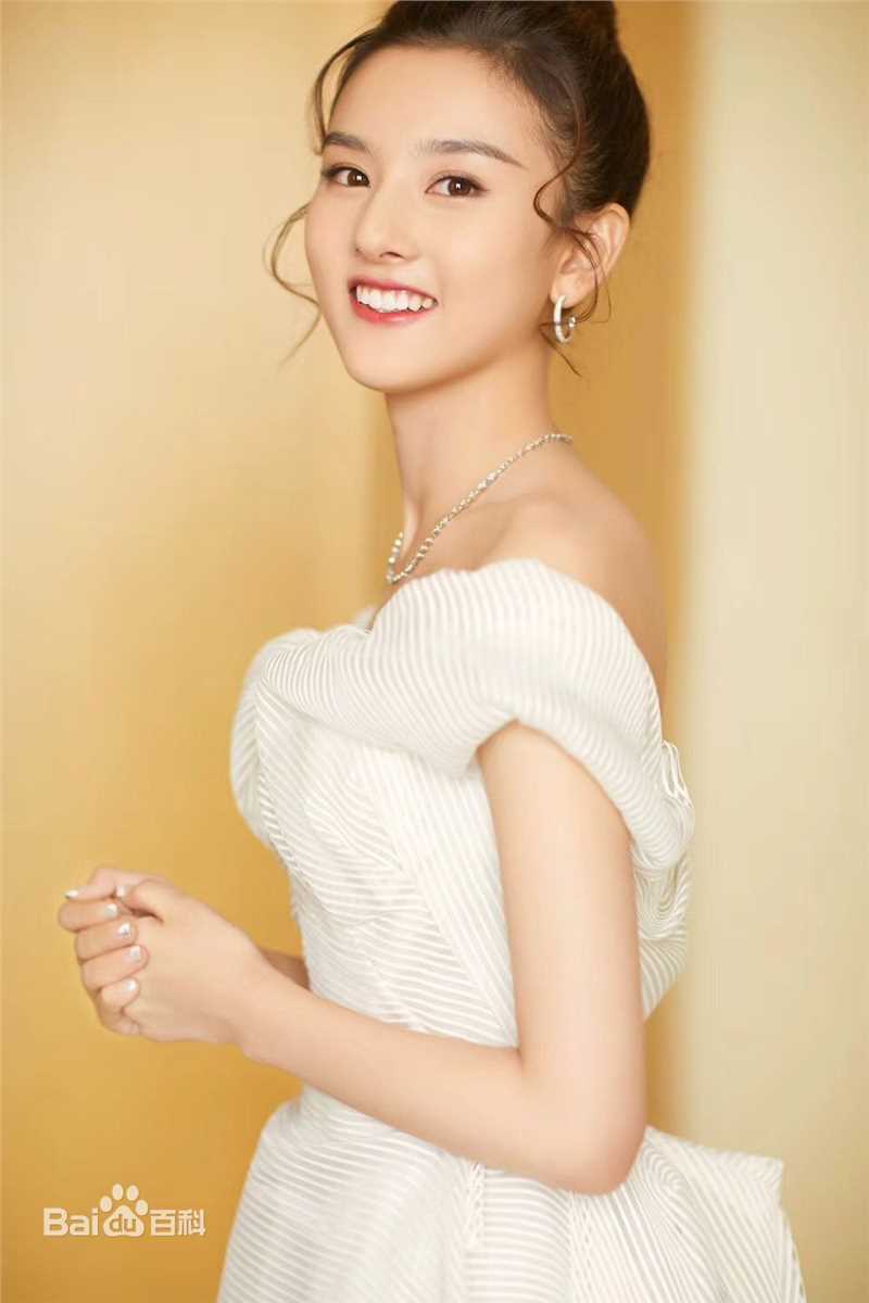 宋祖儿(lareina)芭莎明星慈善夜性感图片图集