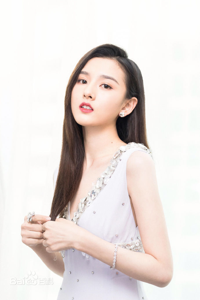 宋祖儿(lareina)芭莎明星慈善夜性感图片图集