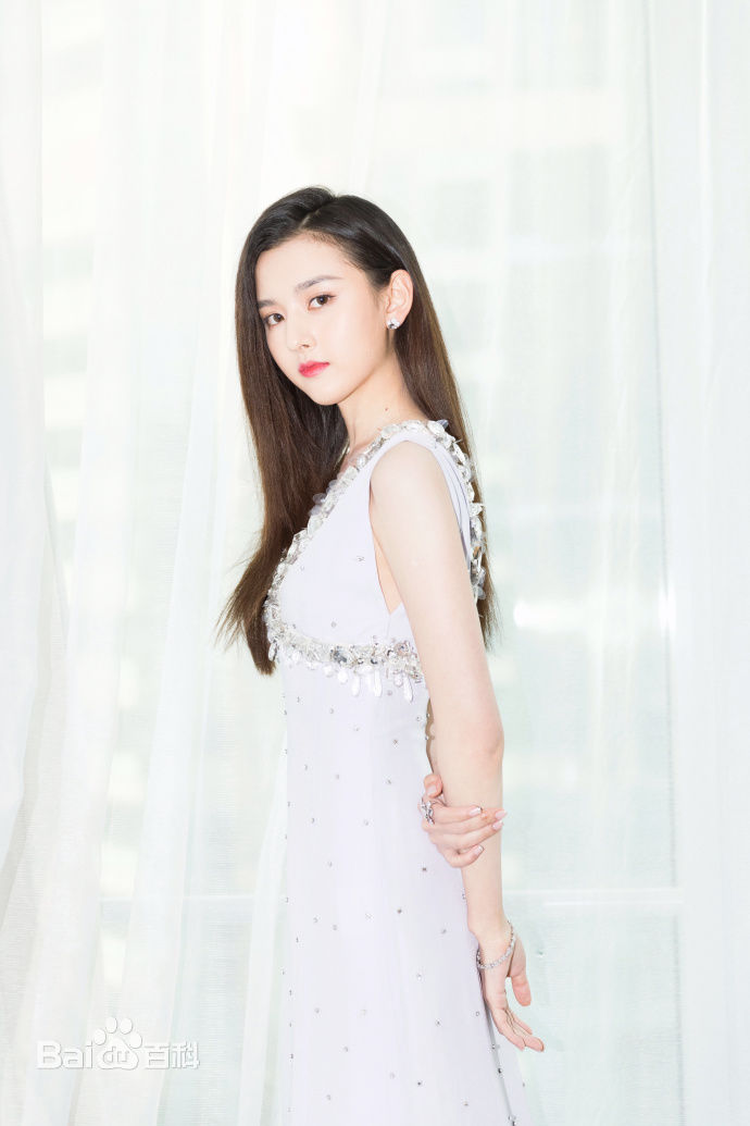 宋祖儿(lareina)芭莎明星慈善夜性感图片图集