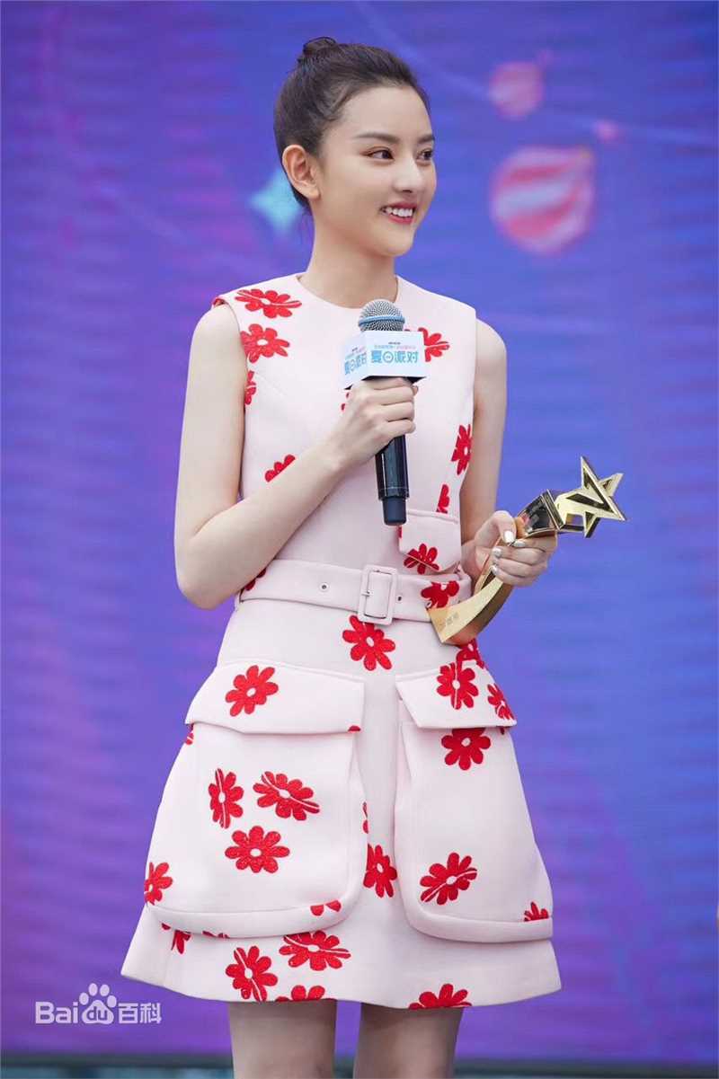 宋祖儿(lareina)明星势力榜年度新星前后照片