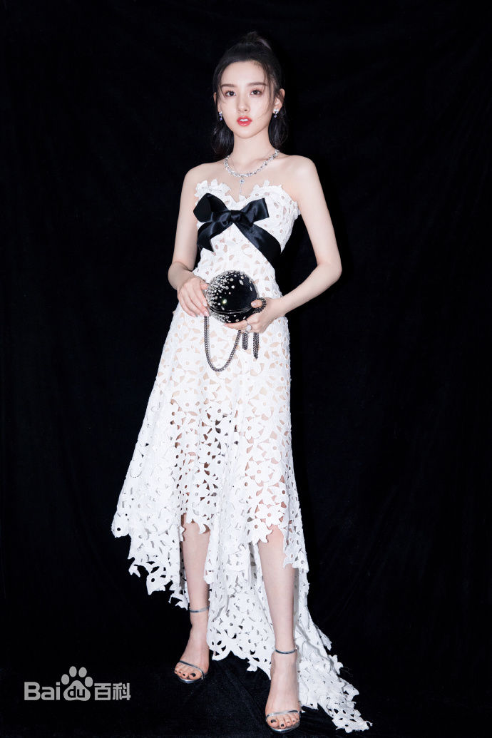 宋祖儿(lareina)第十七届中国电影华表奖性感图片图集