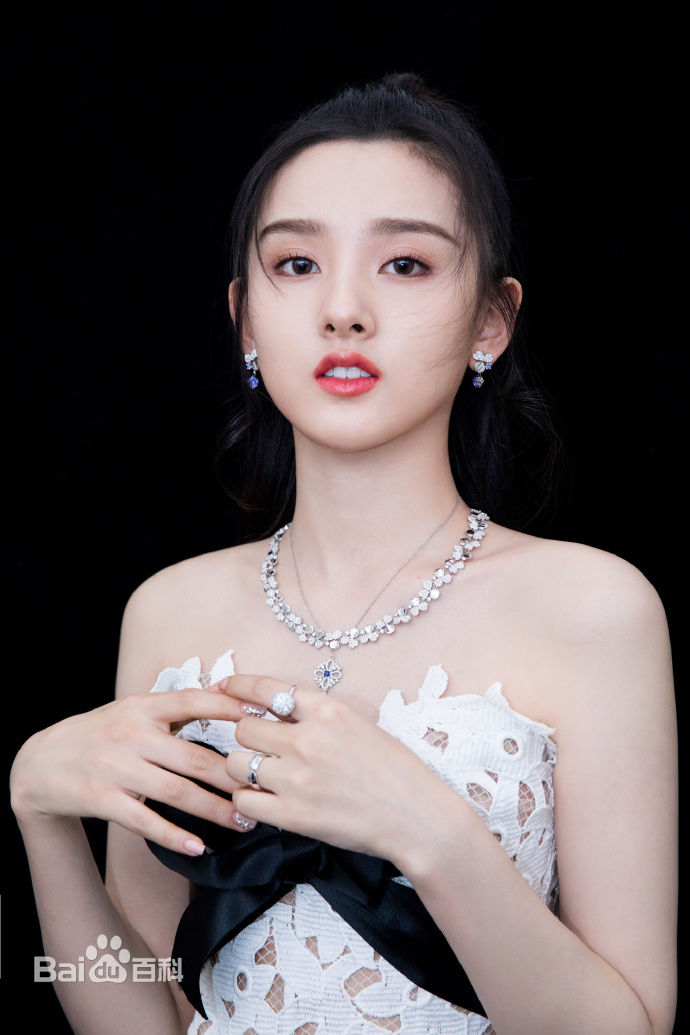 宋祖儿(lareina)第十七届中国电影华表奖性感图片图集