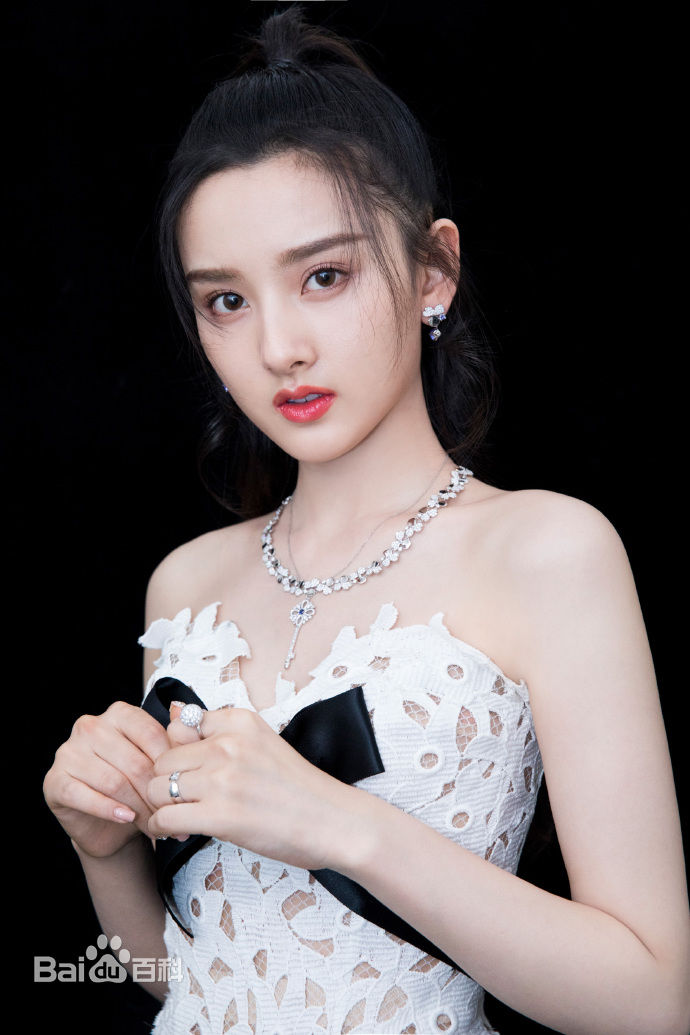 宋祖儿(lareina)第十七届中国电影华表奖性感图片图集