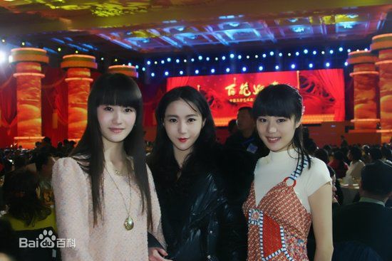 尤小刚马景涛甘当绿叶生活照