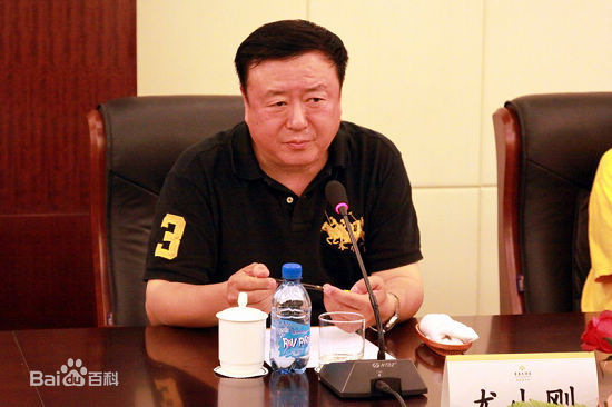 最新尤小刚性感图片