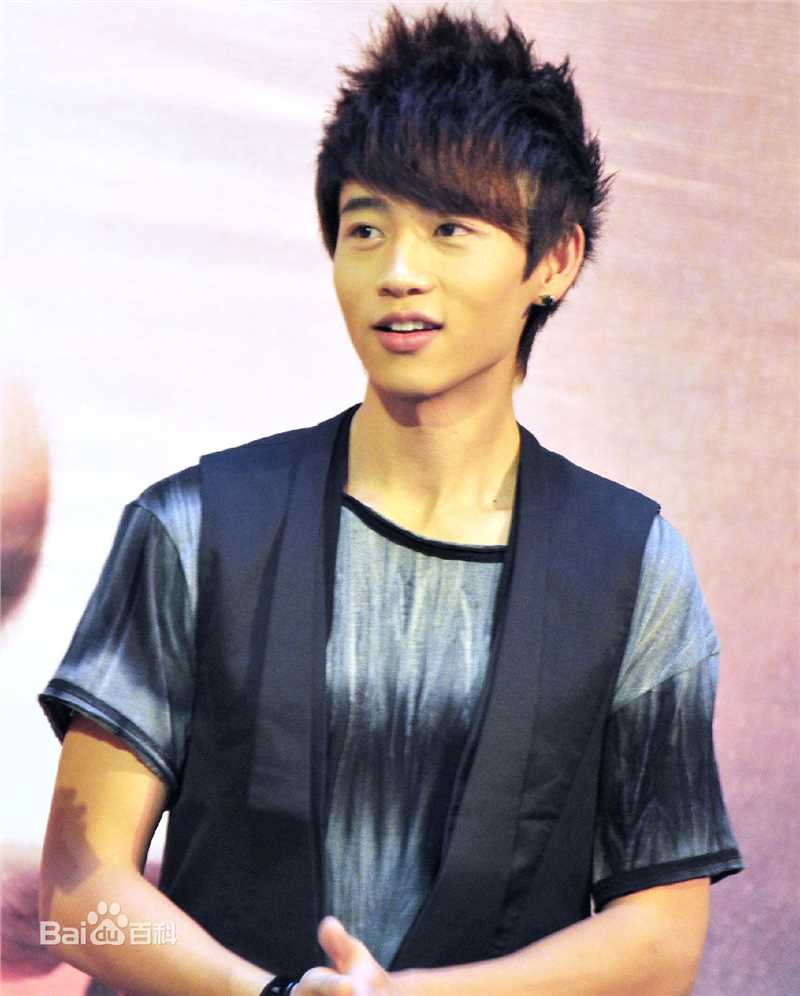 魏晨(Vision Wei)在一呼百应活动中前后照片