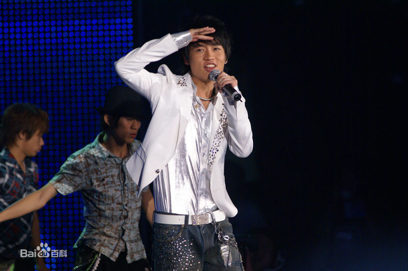 魏晨(Vision Wei)在一呼百应活动中前后照片