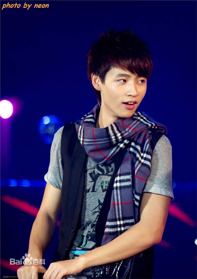 魏晨(Vision Wei)在一呼百应活动中前后照片