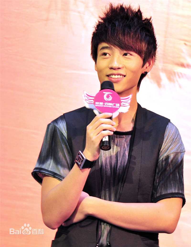 魏晨(Vision Wei)在一呼百应活动中前后照片