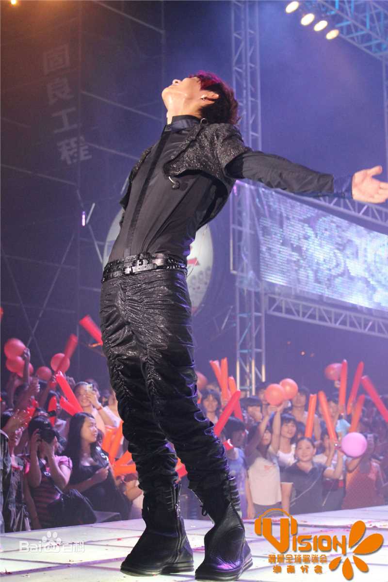 魏晨(Vision Wei)在一呼百应活动中前后照片