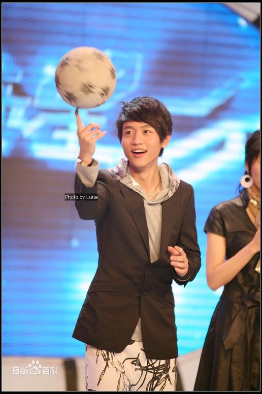 魏晨(Vision Wei)在一呼百应活动中前后照片