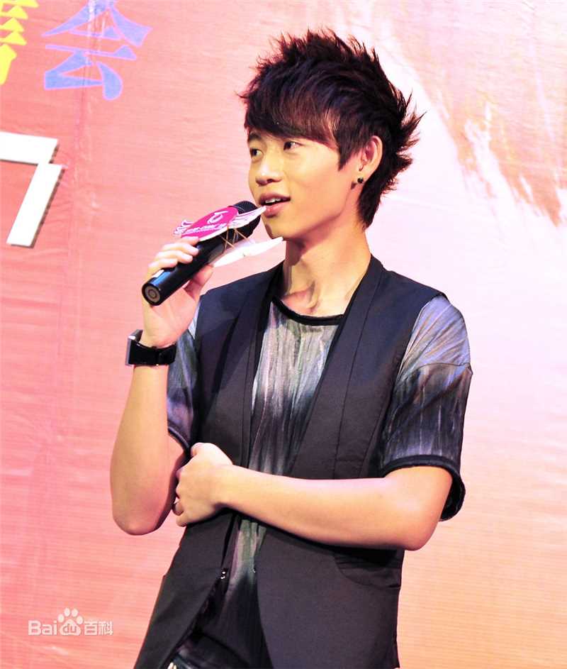 魏晨(Vision Wei)在一呼百应活动中前后照片