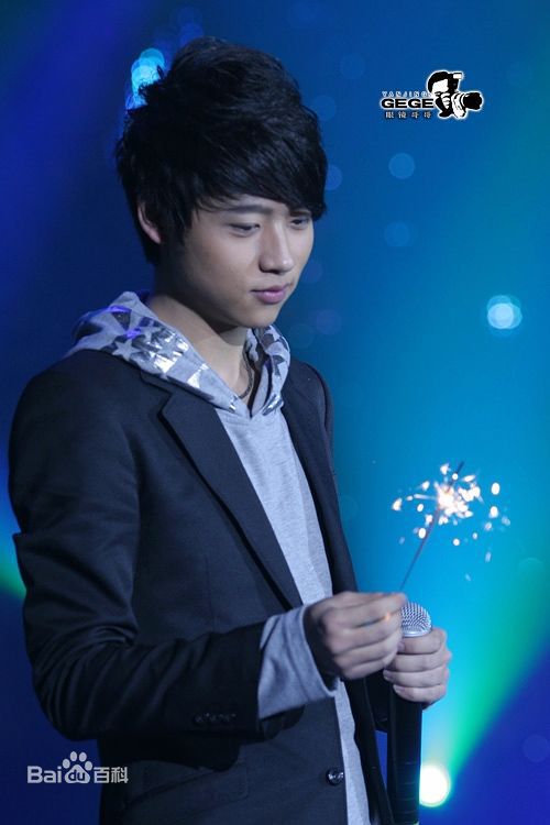 魏晨(Vision Wei)在一呼百应活动中前后照片