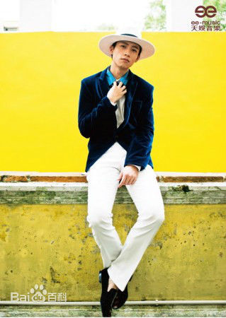 最全魏晨(Vision Wei)在专辑《帽子戏法》中的壁纸