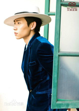 最全魏晨(Vision Wei)在专辑《帽子戏法》中的壁纸