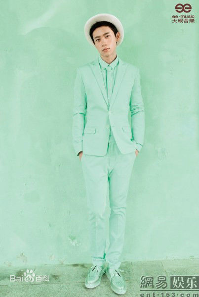 最全魏晨(Vision Wei)在专辑《帽子戏法》中的壁纸
