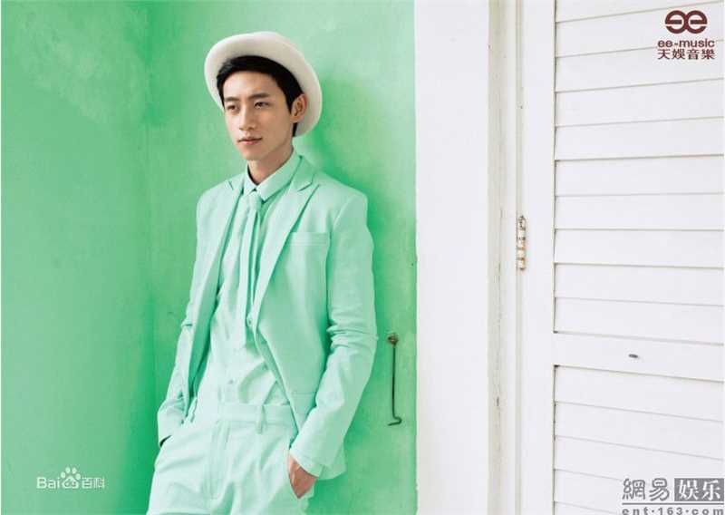最全魏晨(Vision Wei)在专辑《帽子戏法》中的壁纸