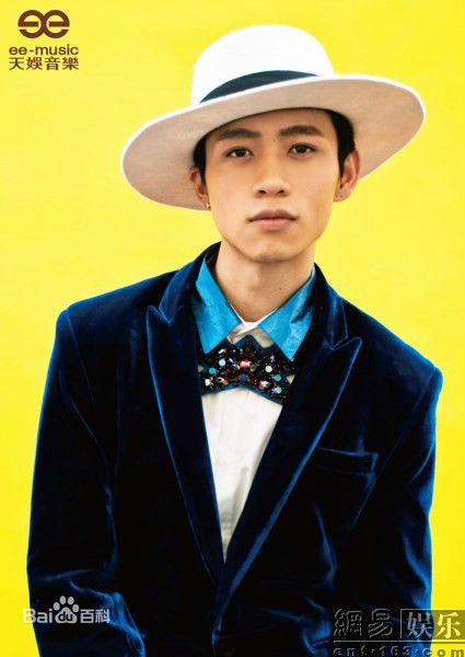 最全魏晨(Vision Wei)在专辑《帽子戏法》中的壁纸