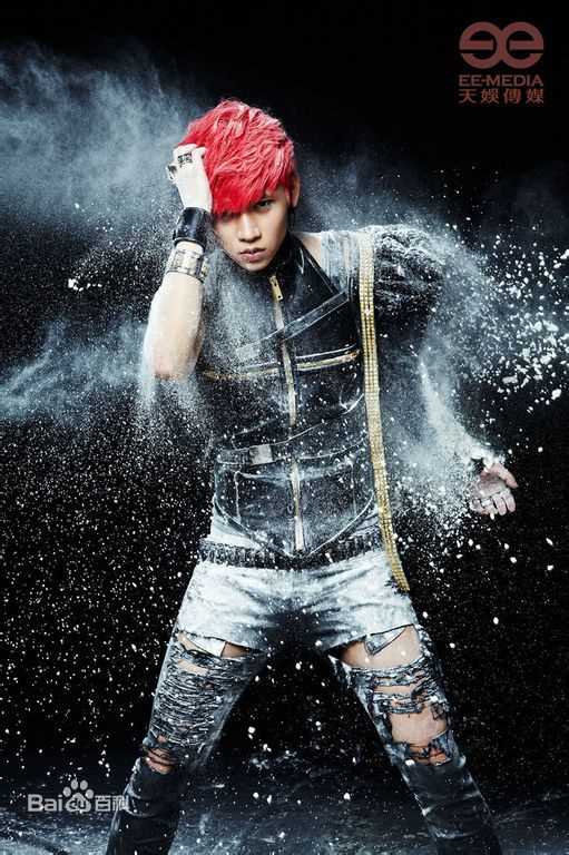 精选魏晨(Vision Wei)在专辑《V SPACE》中的图册