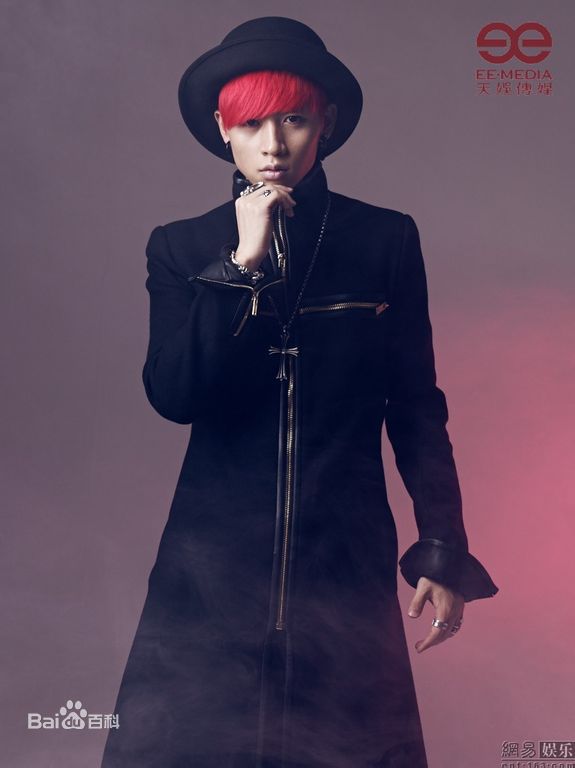 精选魏晨(Vision Wei)在专辑《V SPACE》中的图册