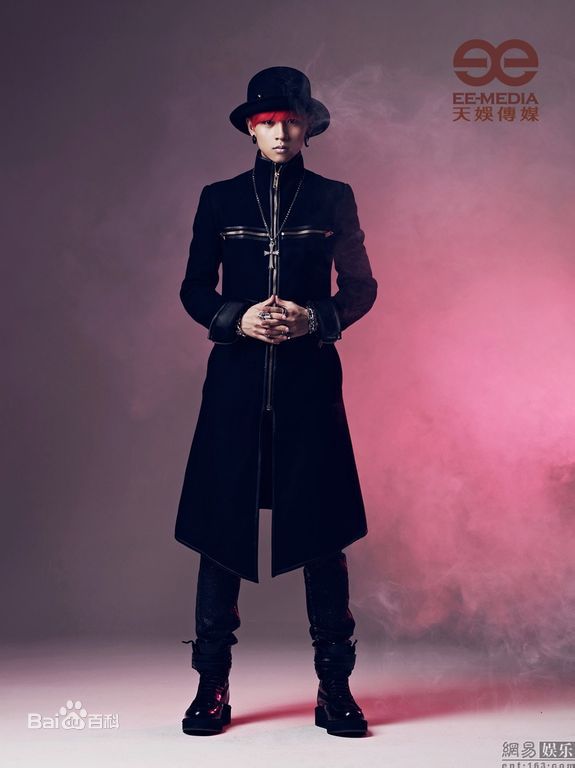 精选魏晨(Vision Wei)在专辑《V SPACE》中的图册