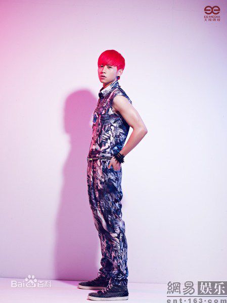 精选魏晨(Vision Wei)在专辑《V SPACE》中的图册