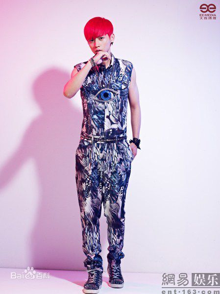 精选魏晨(Vision Wei)在专辑《V SPACE》中的图册