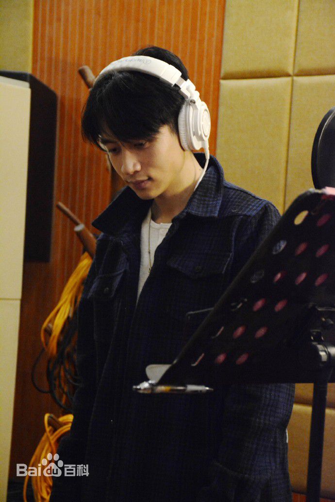 魏晨(Vision Wei)录歌花絮图生活照