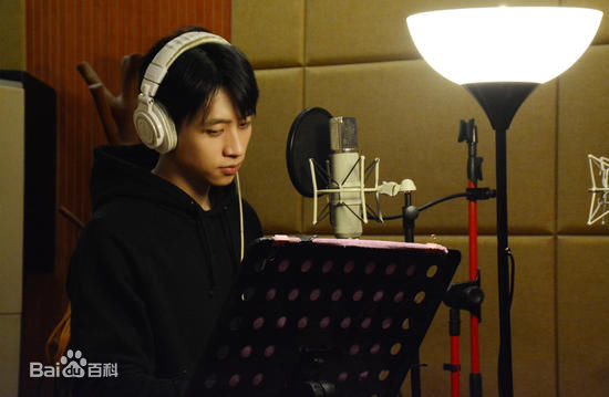魏晨(Vision Wei)录歌花絮图生活照