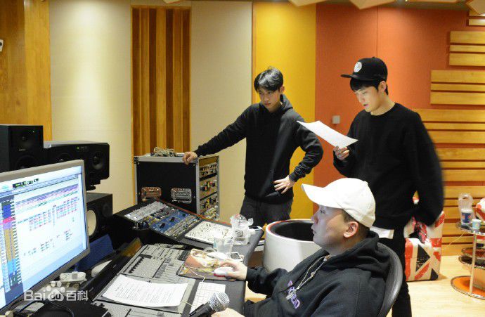 魏晨(Vision Wei)录歌花絮图生活照