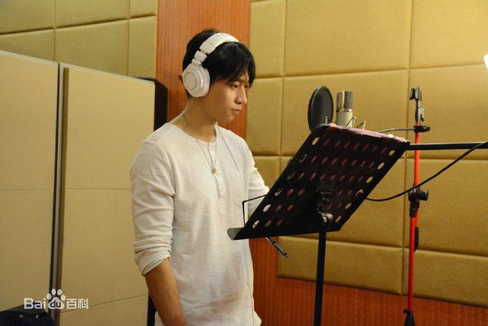魏晨(Vision Wei)录歌花絮图生活照