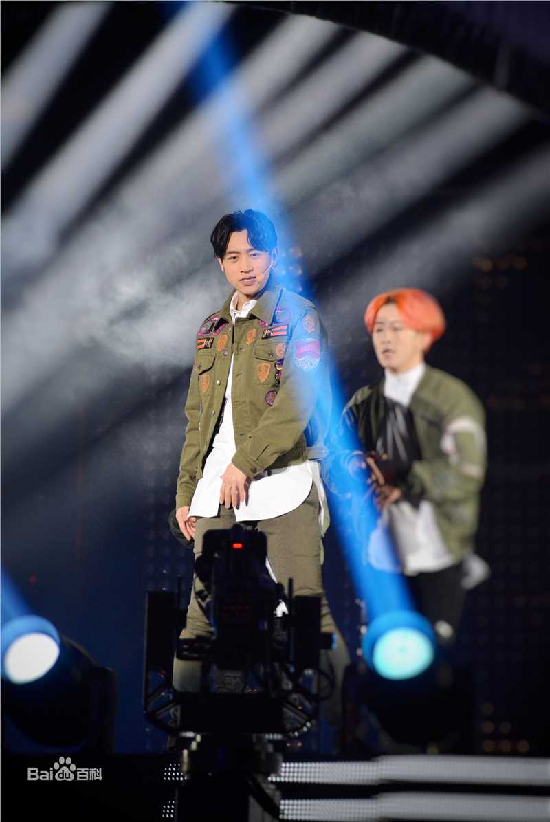 魏晨(Vision Wei)2016-2017四川卫视跨年前后照片