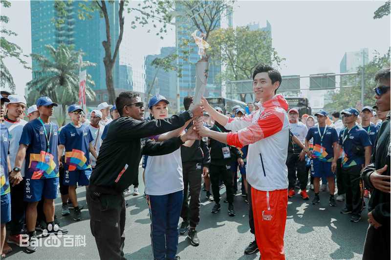 魏晨(Vision Wei)雅加达亚运圣火传递生活照