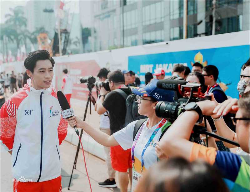 魏晨(Vision Wei)雅加达亚运圣火传递生活照