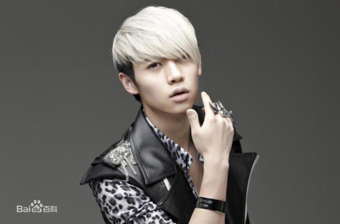 最新魏晨(Vision Wei)在2011专辑《破晓》中的壁纸