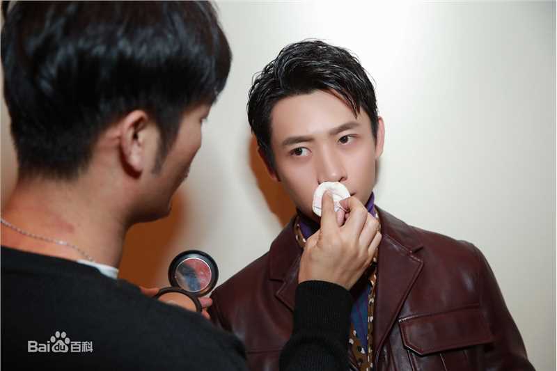 魏晨(Vision Wei)2016凤凰时尚之选前后照片