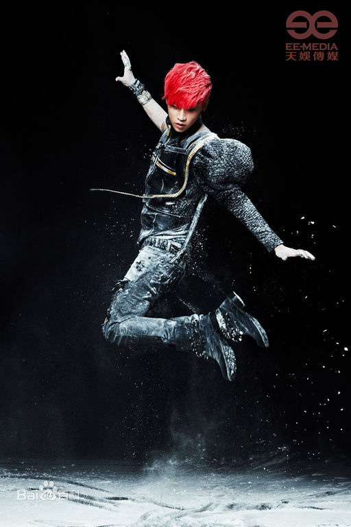 最新魏晨(Vision Wei)在2012专辑《V SPACE》中的图集