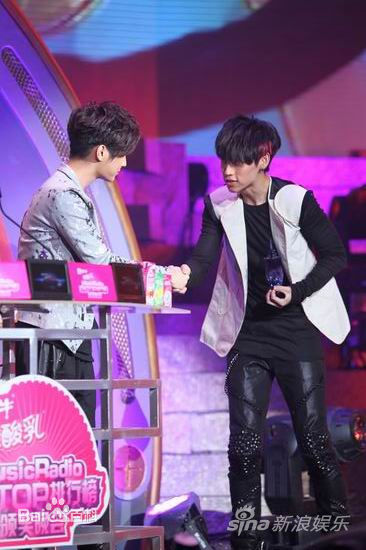 魏晨(Vision Wei)2011.4.24 Music Radio 颁奖典礼图片图册