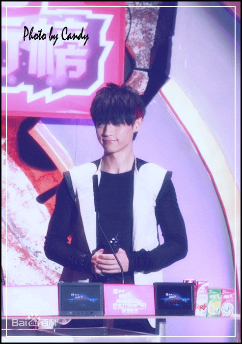 魏晨(Vision Wei)2011.4.24 Music Radio 颁奖典礼图片图册