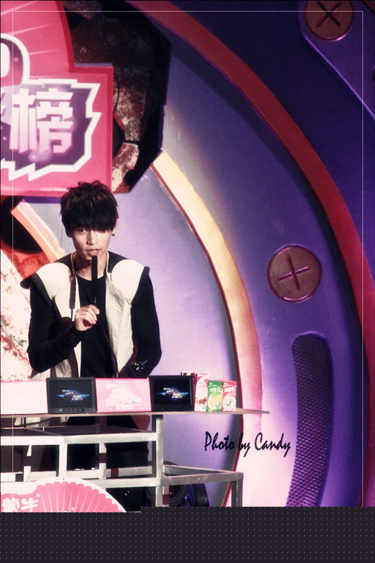 魏晨(Vision Wei)2011.4.24 Music Radio 颁奖典礼图片图册