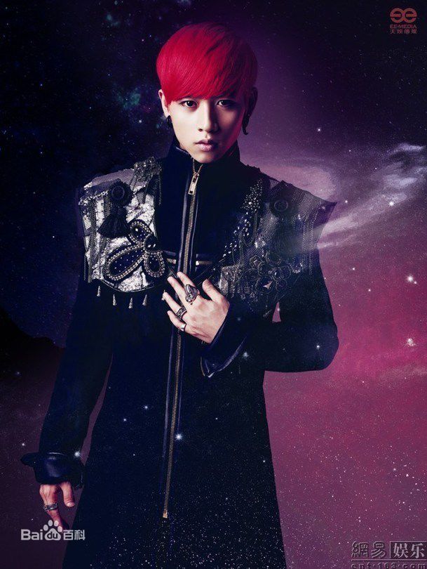 最优质魏晨(Vision Wei)在 《V SPACE》 宣传照中的相册