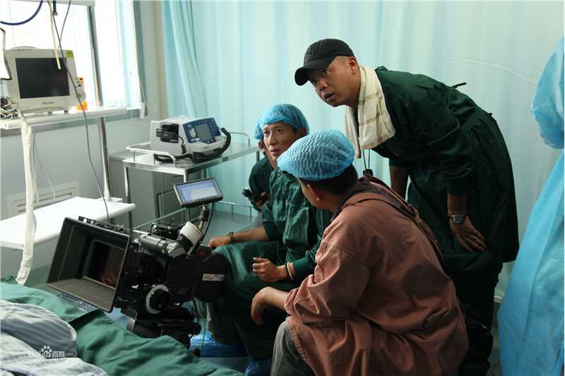 最新张琦(Stephen)在导演工作照《夺命心跳》中的图集