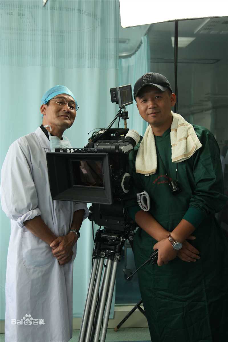 最新张琦(Stephen)在导演工作照《夺命心跳》中的图集