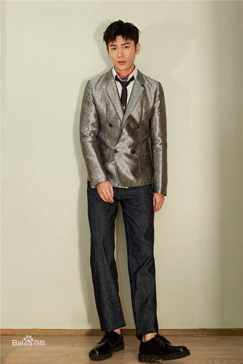 王嘉(Jevon Wang)参加央视春晚前后照片