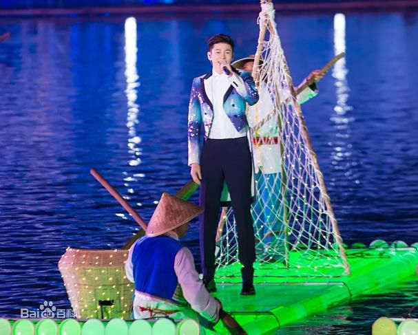 王嘉(Jevon Wang)参加央视春晚前后照片