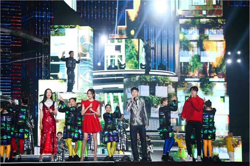 王嘉(Jevon Wang)参加央视春晚前后照片