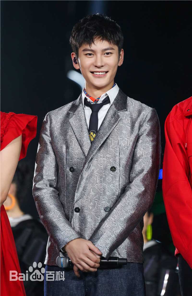 王嘉(Jevon Wang)参加央视春晚前后照片